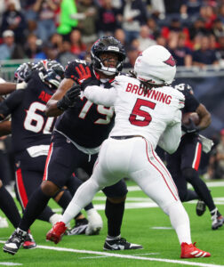 texans lt aireontae ersery undergoes thumb surgery; questionable for week 17