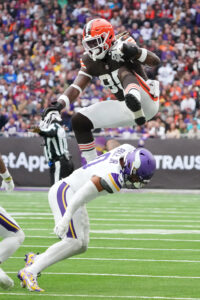 free agent te david njoku visits ravens