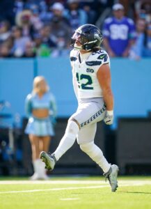 seahawks, lb drake thomas agree to deal