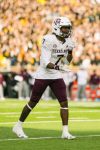 browns meet with wr kc concepcion, te kenyon sadiq