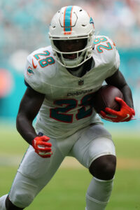 dolphins extend rb de’von achane