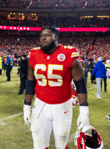 chiefs restructure g trey smith’s deal